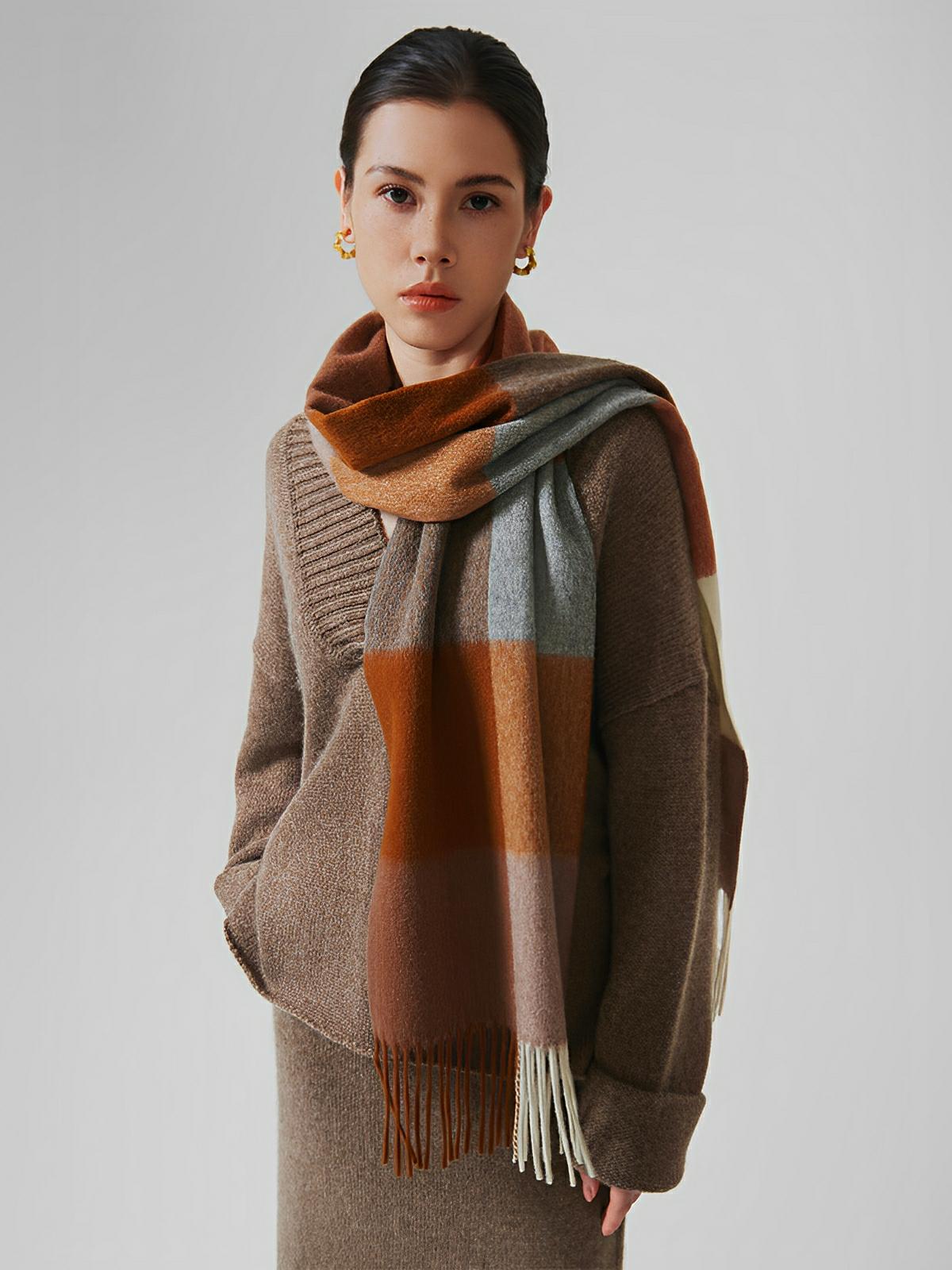Écharpe 100% laine douce, à carreaux, accessoire chaud et tendance pour l’hiver, écharpe longue avec franges élégantes, modèle Lucia - Écharpe - Multicolore