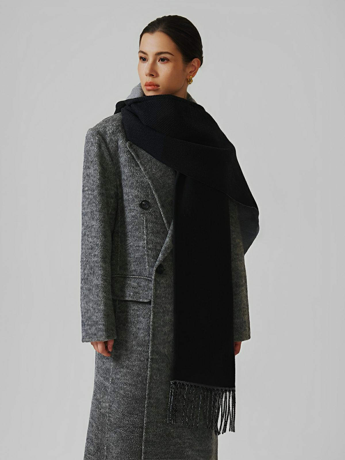 Écharpe à capuche douce et chaude en laine mélangée, design uni avec franges et doublure contrastée pour l’hiver, modèle Louva - Écharpe - Noir