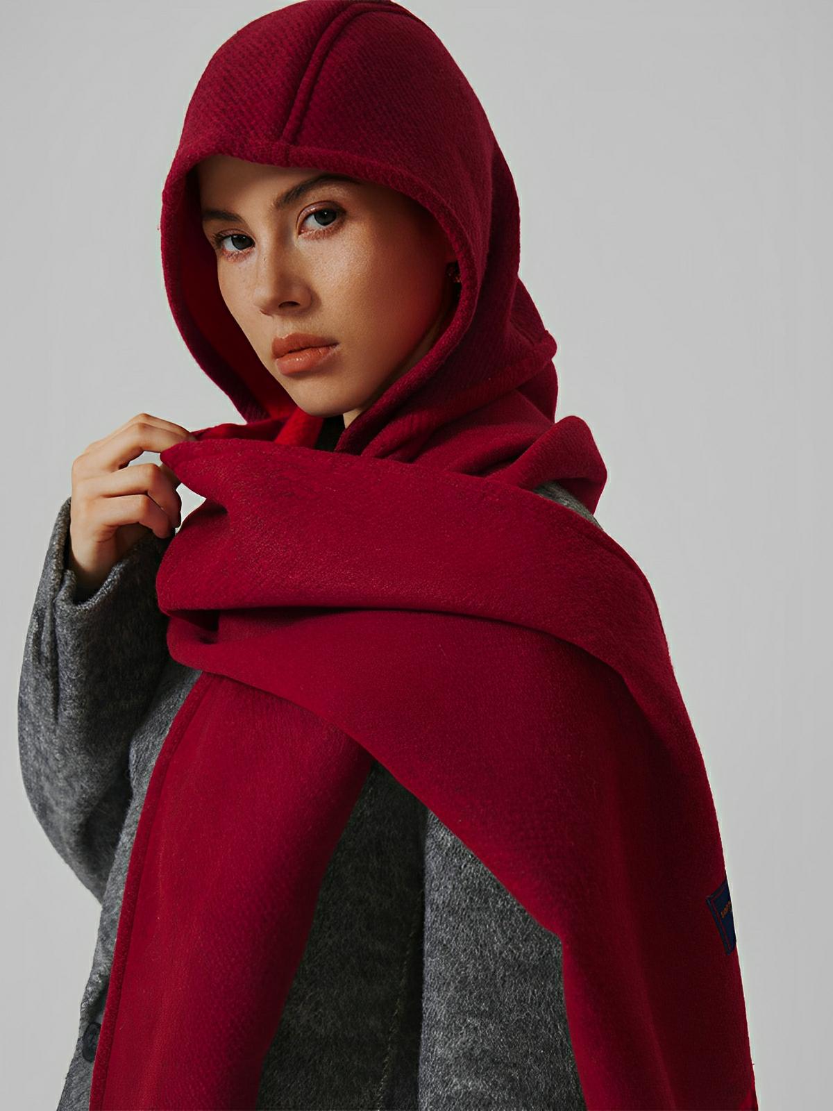 Écharpe à capuche douce et chaude en laine mélangée, design uni avec franges et doublure contrastée pour l’hiver, modèle Louva - Écharpe - Bordeaux