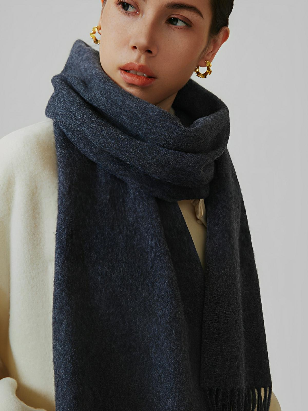 Écharpe chaude en laine douce pour femme, accessoire hivernal long à franges, confort thermique 100% laine naturelle, modèle Wilma - Écharpe - Gris foncé