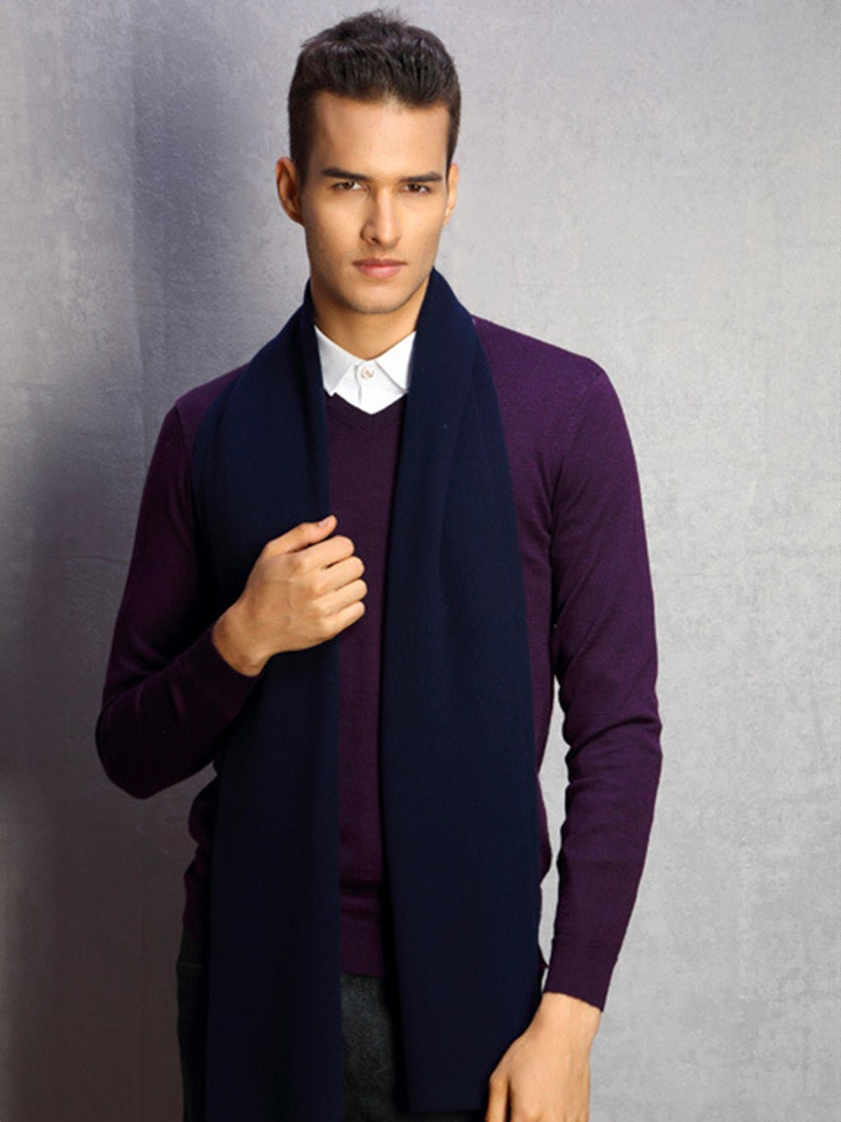 Écharpe chaude en laine, douceur enveloppante pour l’hiver, parfaite pour les journées froides, accessoire incontournable du quotidien, pour l'homme moderne, modèle Mike - Écharpe - Bleu marine