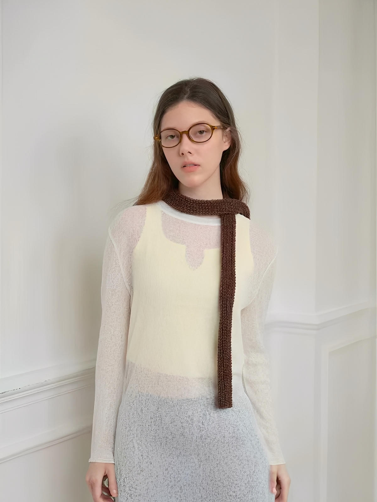 Écharpe courte unisexe en laine mélangée, mini foulard tricoté, douceur chaude pour l’hiver, style minimal chic, accessoire tendance automne hiver, modèle Migène - Écharpe - Marron