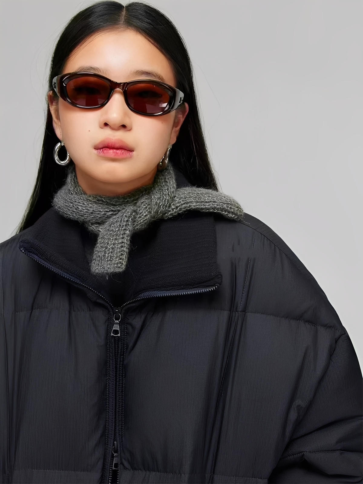 Écharpe courte unisexe en laine mélangée, mini foulard tricoté, douceur chaude pour l’hiver, style minimal chic, accessoire tendance automne hiver, modèle Migène - Écharpe - Gris