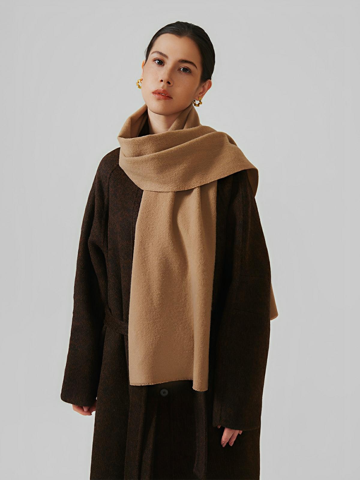 Écharpe en laine douce unie, format long, chaleur hivernale, confort naturel, style épuré, modèle Bérénice - Écharpe - Beige