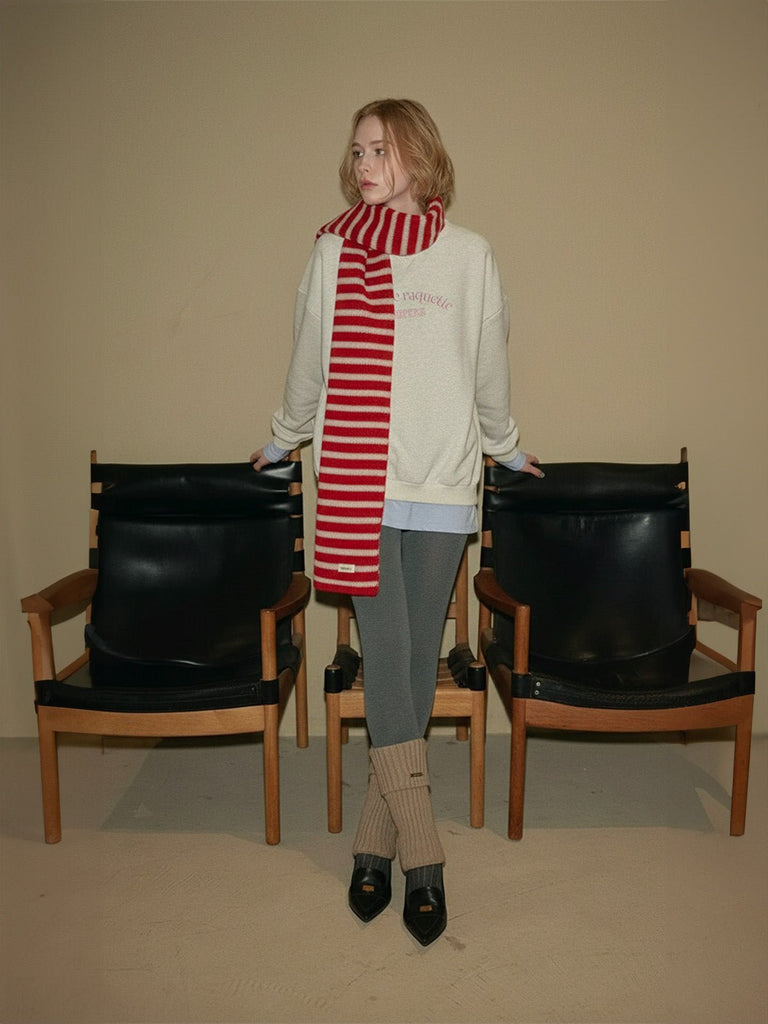 Écharpe en laine rayée, tricot chaud et doux, accessoire d'hiver tendance, rayures larges colorées, chaleur et confort au quotidien, modèle Harria - Écharpe - Rouge et blanc