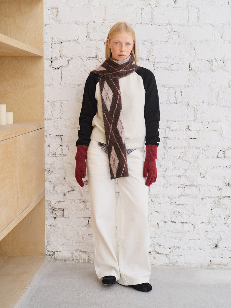 Écharpe en losanges duveteuse, motif argyle doux, laine mélangée chaude, accessoire hiver graphique, écharpe longue bicolore cosy, modèle Pawie - Écharpe - Marron