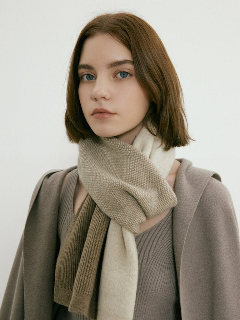 Écharpe femme hiver, design asymétrique, laine douce beige, tricot patchwork moderne, accessoire chaud stylé, modèle Cafrie - Écharpe - Beige Marron et Crème