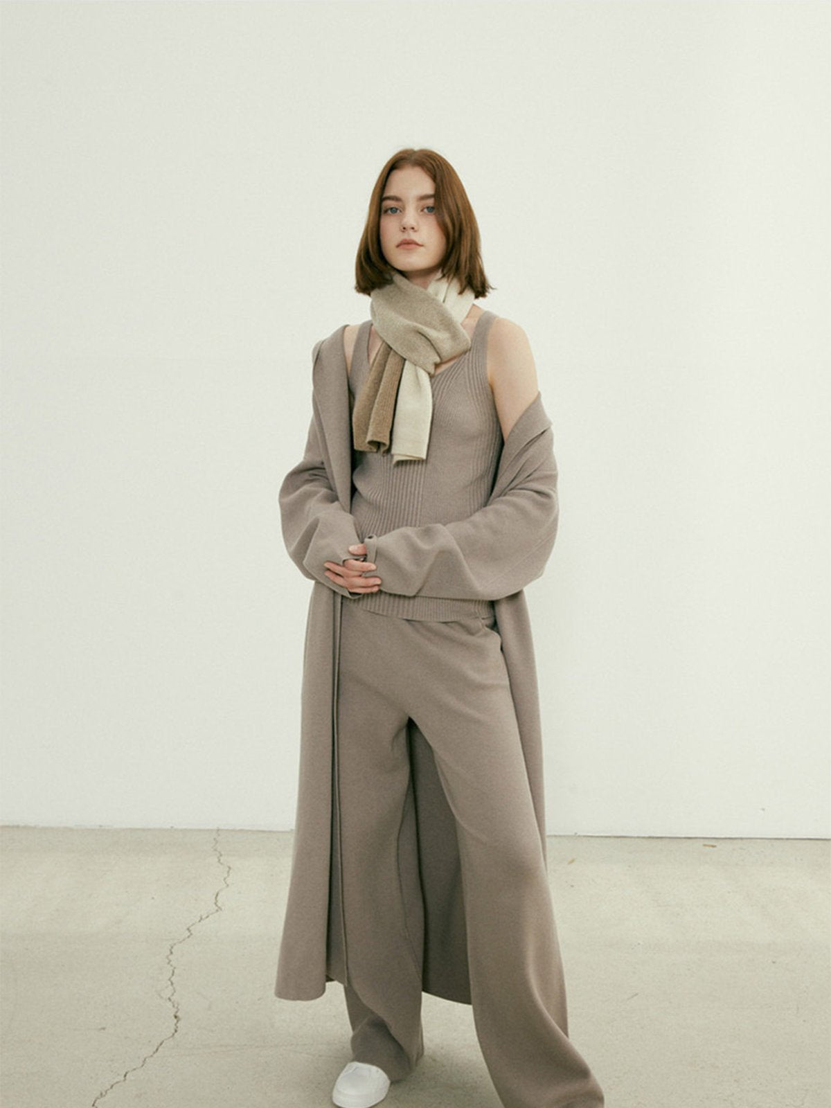 Écharpe femme hiver, design asymétrique, laine douce beige, tricot patchwork moderne, accessoire chaud stylé, modèle Cafrie - Écharpe - Beige Marron et Crème