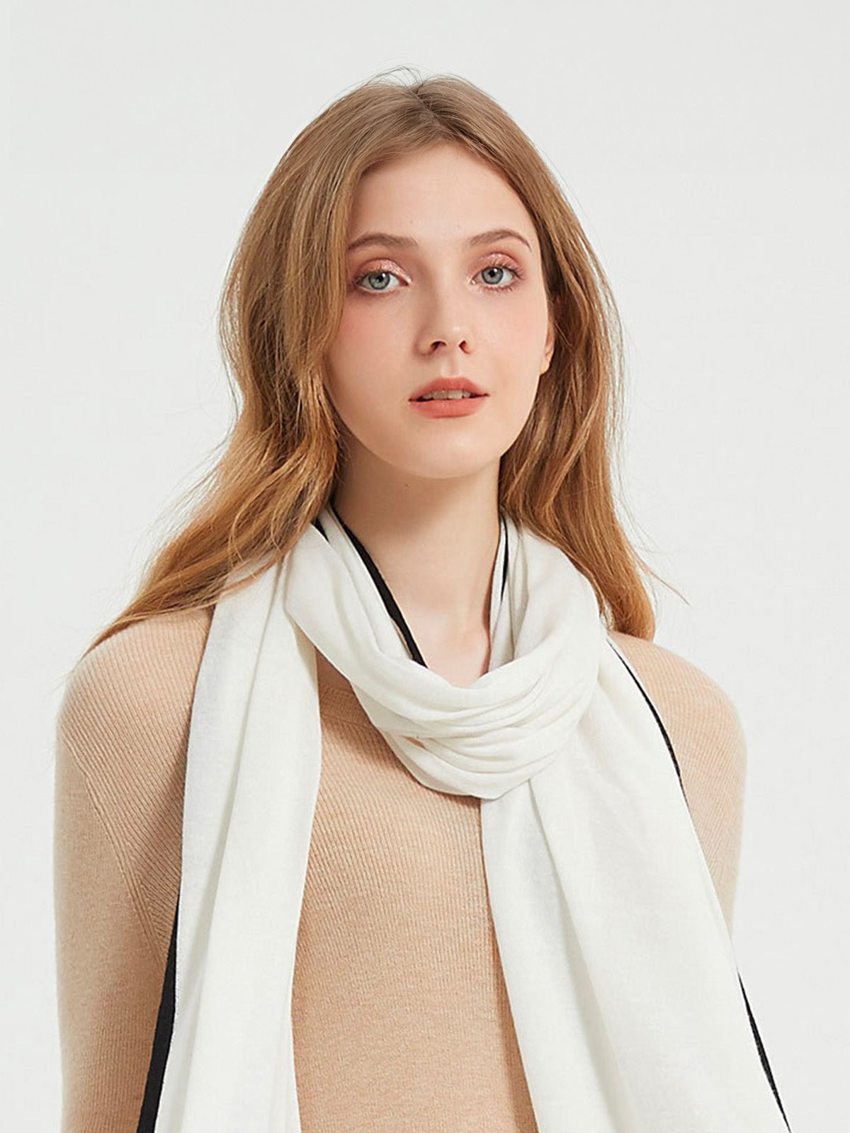 Écharpe femme hiver, longue écharpe chaude, laine cachemire modale, bords contrastés, style sobre et chic, modèle Gwen - Écharpe - Blanc