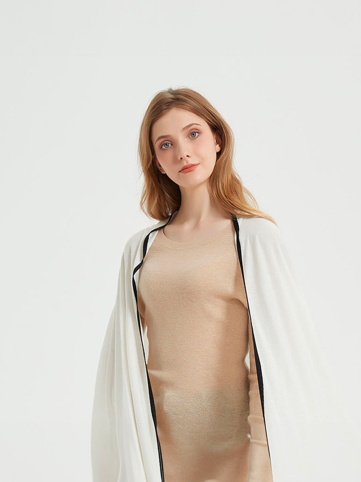 Écharpe femme hiver, longue écharpe chaude, laine cachemire modale, bords contrastés, style sobre et chic, modèle Gwen - Écharpe - Blanc
