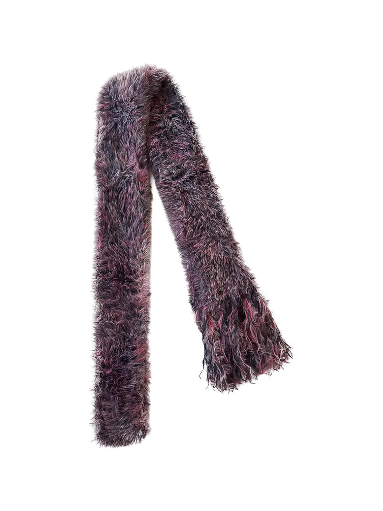 Sciarpa sottile in eco-pelliccia, stile morbido e fantasia, lunga con frange, accessorio invernale donna, al tatto soffice, design originale, modello Rafla