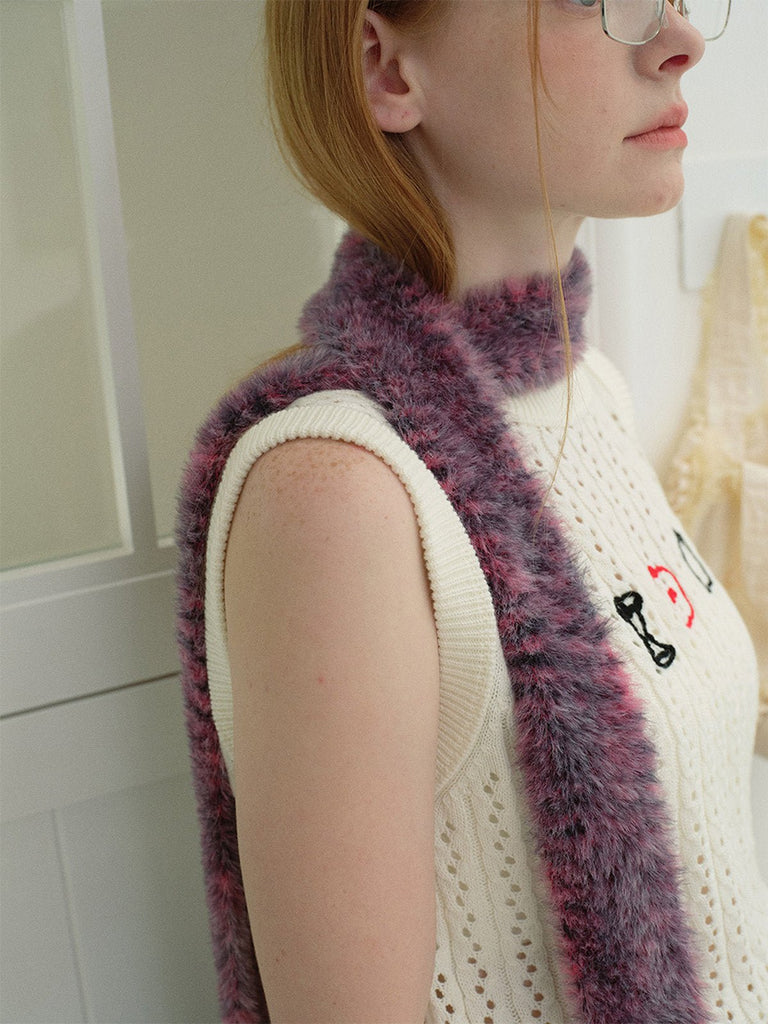 Écharpe fine en fausse fourrure, style doux et fantaisie, longue à franges, accessoire hiver femme, toucher duveteux, design original, modèle Rafla - Écharpe - Rose foncé