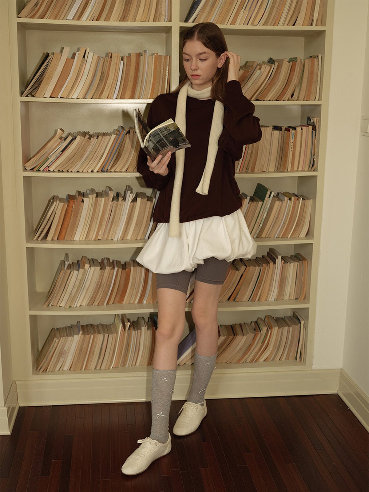 Écharpe fine en pure laine, toucher doux, format étroit, chaude et légère, style minimaliste, hiver 2024, plusieurs coloris, modèle Estelle - Écharpe - Blanc