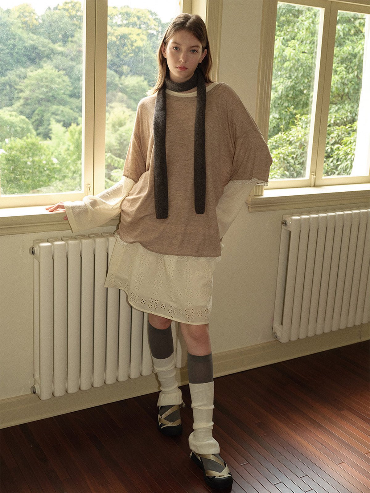 Écharpe fine en pure laine, toucher doux, format étroit, chaude et légère, style minimaliste, hiver 2024, plusieurs coloris, modèle Estelle - Écharpe - Gris