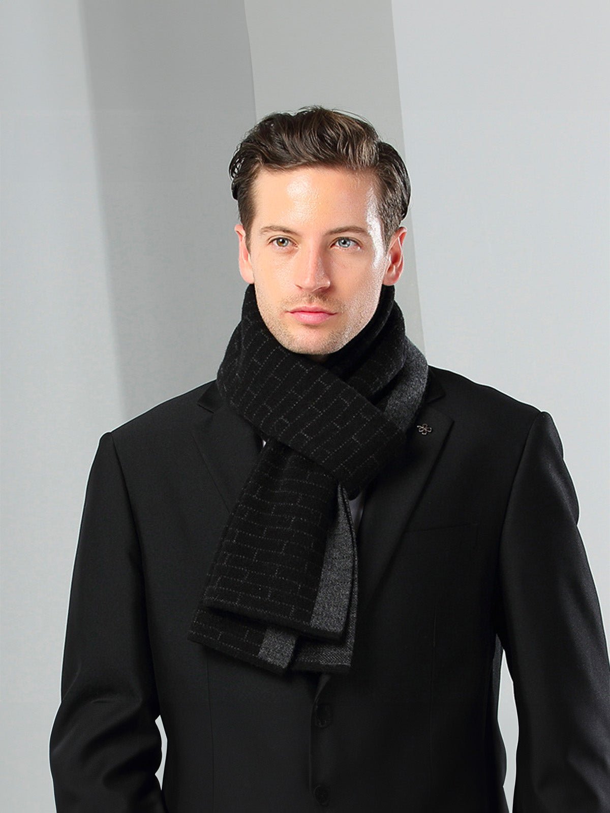 Écharpe homme 100% cachemire, noire et grise, douce et chaude, look business hivernal, design bicolore raffiné, modèle Baptiste - Écharpe - Noir