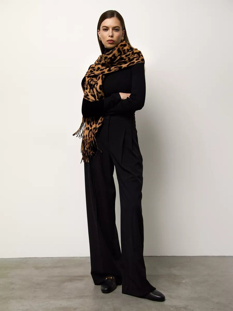 Écharpe léopard femme, douce et chaude, laine et éco - cachemire, grand format 180x70 cm, accessoire hiver chic, style audacieux et confortable, modèle Zorus - Écharpe - Camel