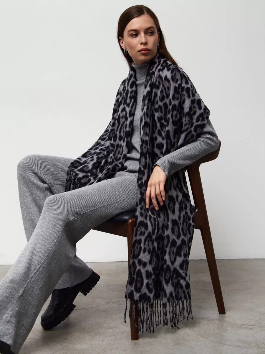 Écharpe léopard femme, douce et chaude, laine et éco - cachemire, grand format 180x70 cm, accessoire hiver chic, style audacieux et confortable, modèle Zorus - Écharpe - Gris