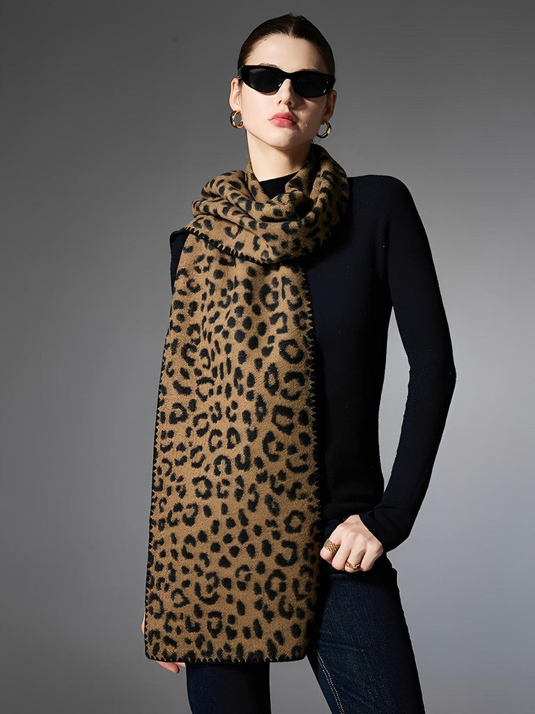 Écharpe léopard femme hiver, écharpe chaude douce longue, motif animalier tendance, accessoire mode automne, style chic et audacieux, modèle Stegma - Écharpe - Camel