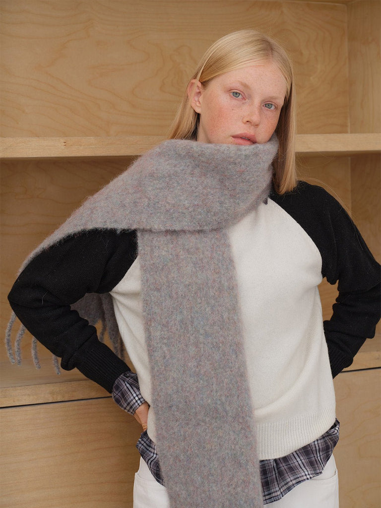 Écharpe longue douce hiver, laine mélangée chaude, coloris chinés, avec franges, accessoire cocooning chic, modèle Sodène - Écharpe - Gris clair