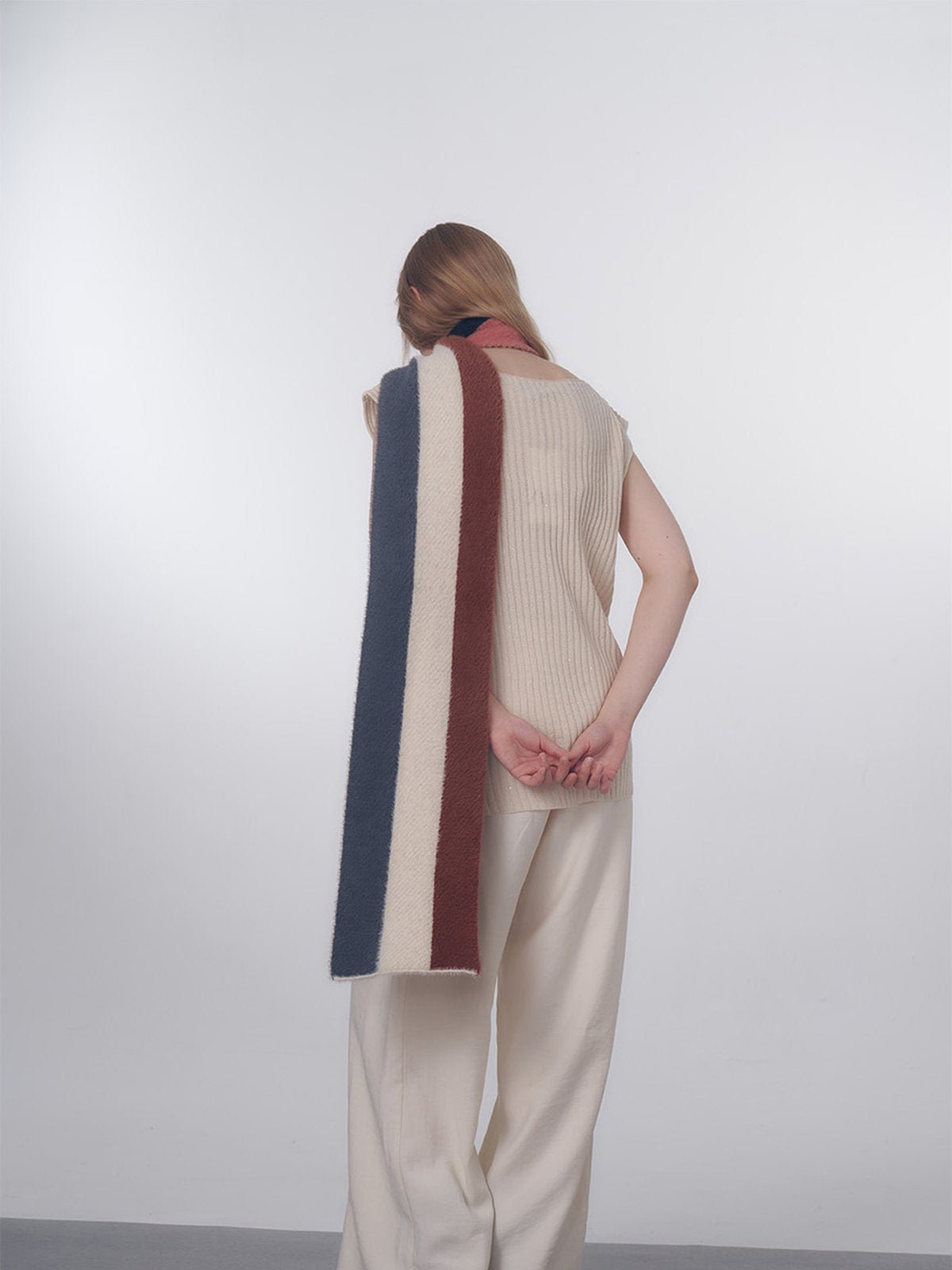 Écharpe longue rayée multicolore, laine duveteuse douce, chaude et légère, maille fine hiver, accessoires mode colorés, modèle Nadum - Écharpe - Style 1