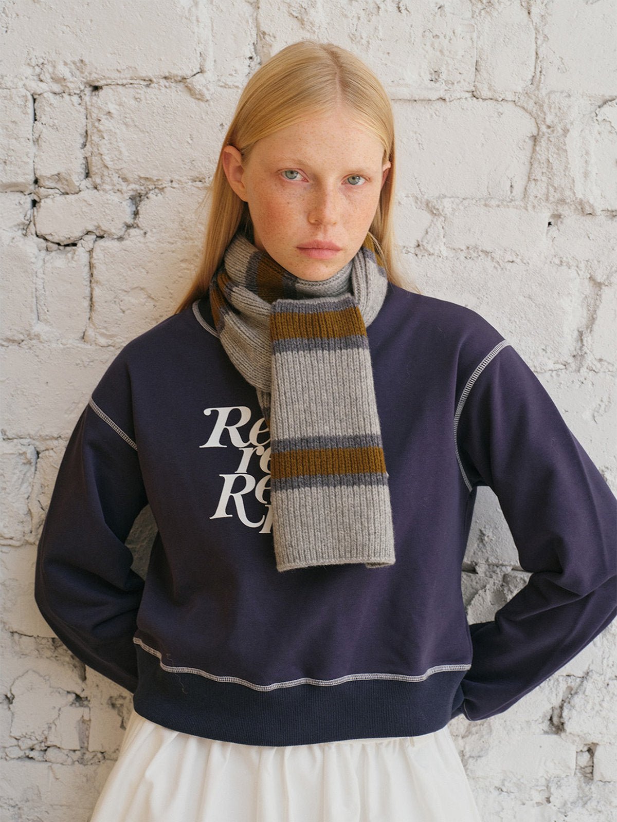 Écharpe rayée hiver femme, laine douce chaude, motif à rayures larges, tricotée à maille épaisse, style vintage graphique, modèle Zodia - Écharpe - Gris