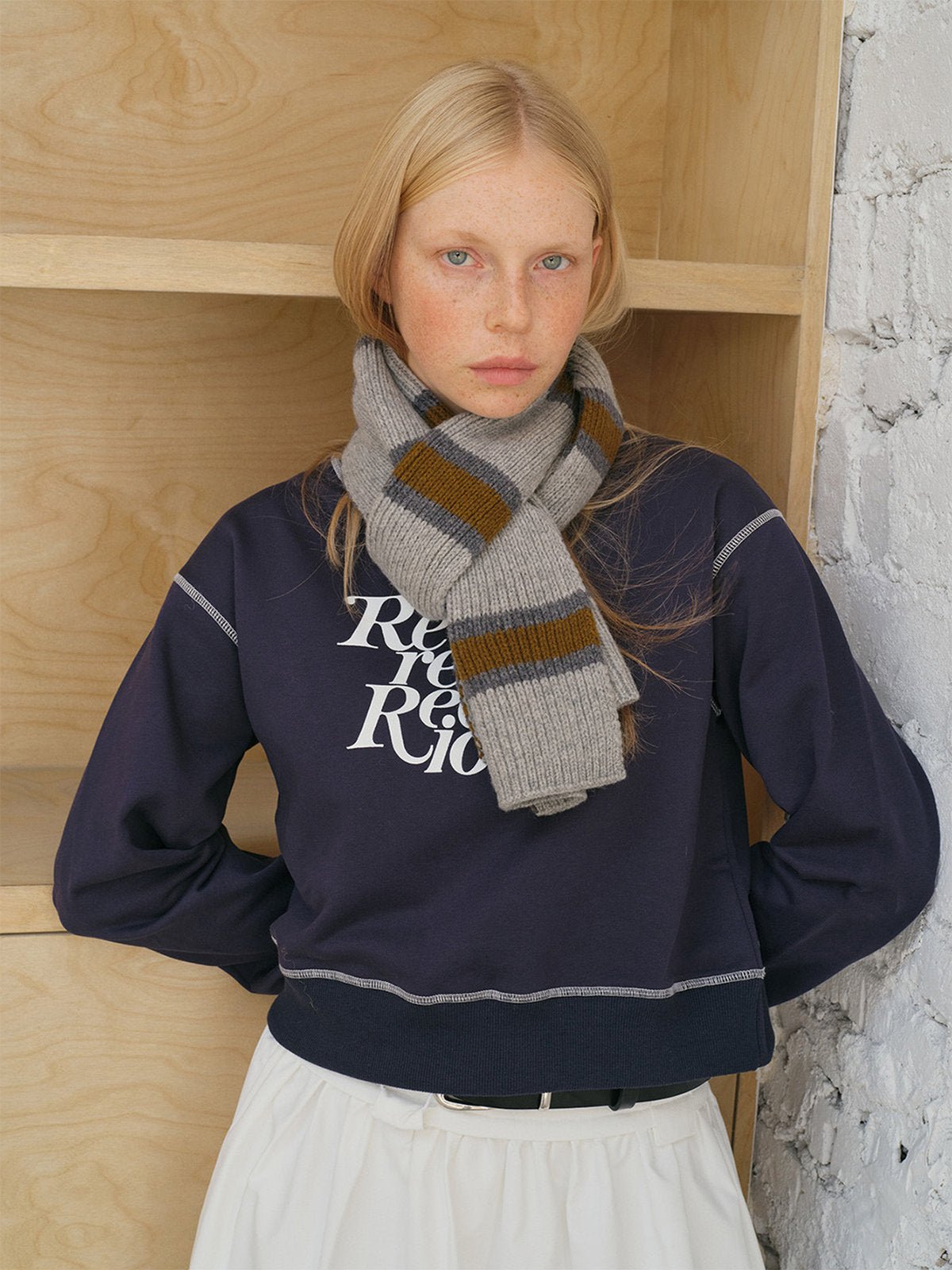 Écharpe rayée hiver femme, laine douce chaude, motif à rayures larges, tricotée à maille épaisse, style vintage graphique, modèle Zodia - Écharpe - Gris