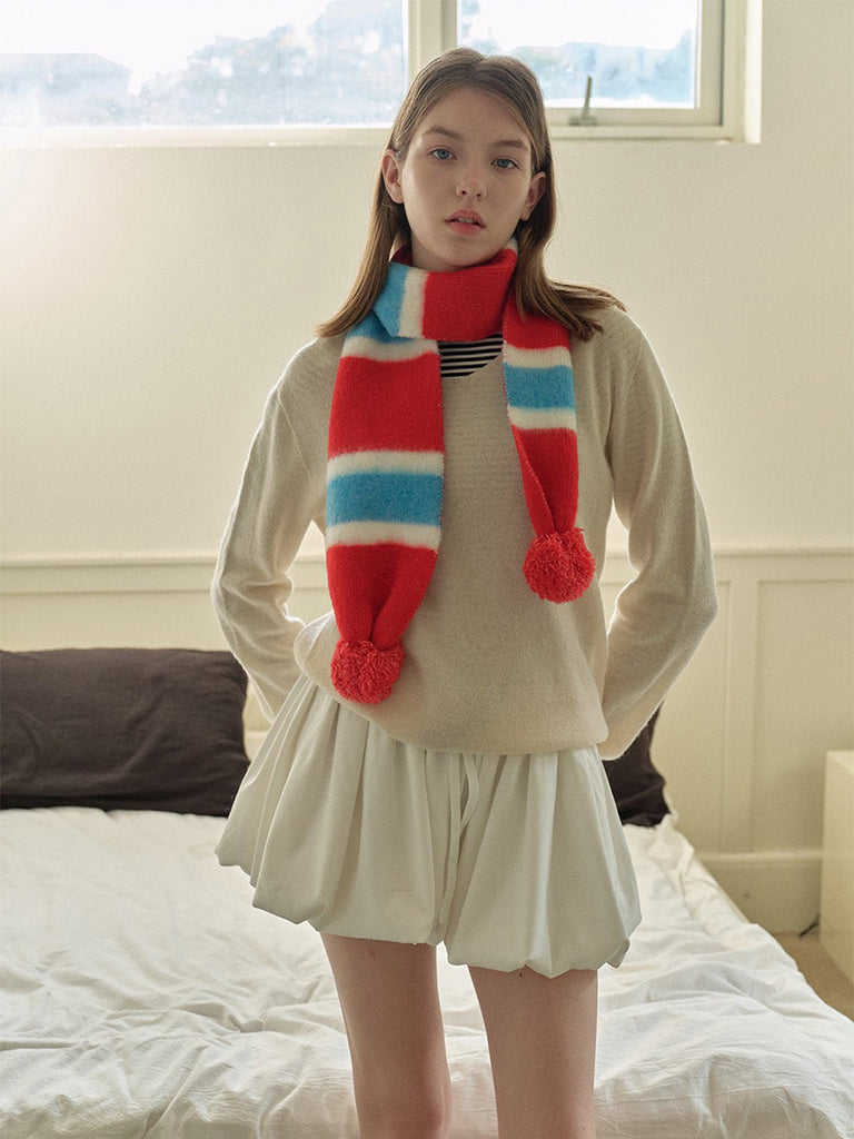 Écharpe tricolore à pompons, douce et chaude, look rétro coloré, hiver stylé, idéale pour superpositions, parfaite pour le froid, modèle Tafine - Écharpe - Rouge