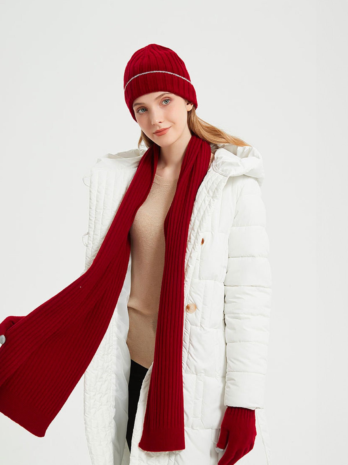 Ensemble d'hiver pure laine, bonnet côtelé, écharpe longue, gants tactiles, chaud confortable, style minimaliste, look unisexe, idéal grand froid, modèle Naeko - Écharpe - Bordeaux