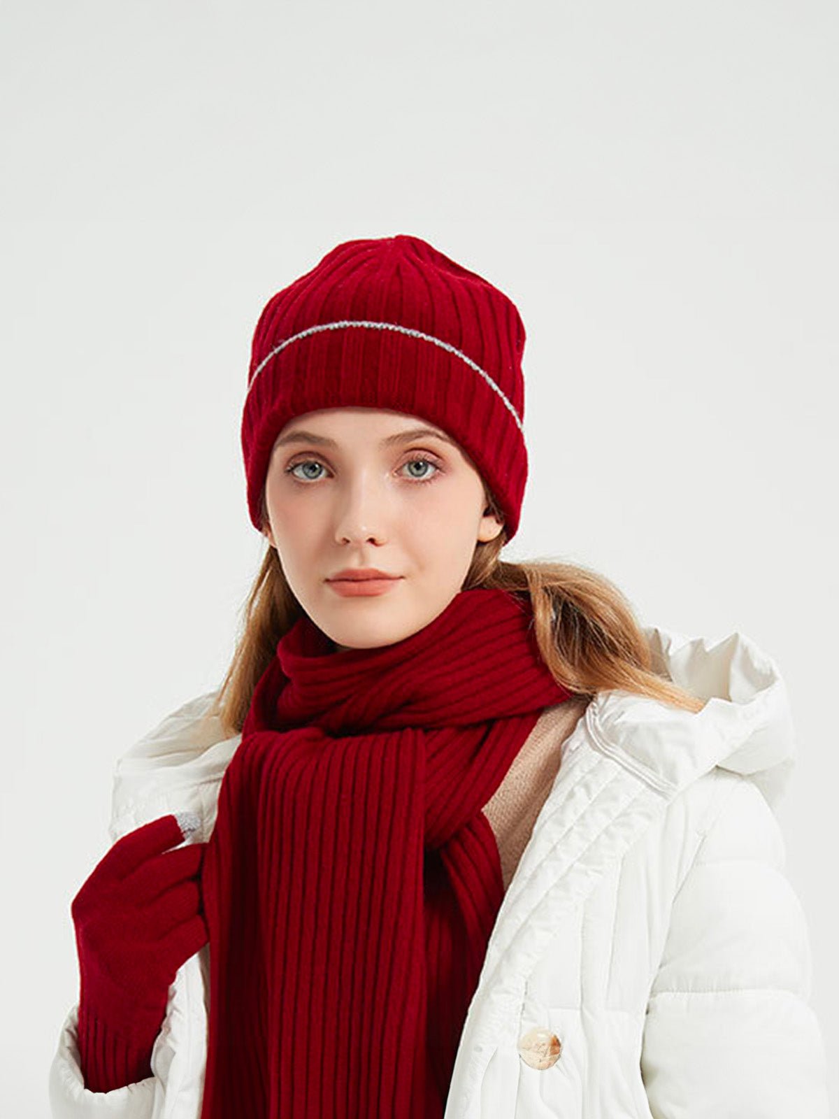 Ensemble d'hiver pure laine, bonnet côtelé, écharpe longue, gants tactiles, chaud confortable, style minimaliste, look unisexe, idéal grand froid, modèle Naeko - Écharpe - Bordeaux