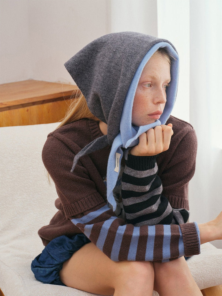 Foulard capuche en laine, foulard triangle à nouer, couvre - chef doux et chaud, accessoire laine hiver, foulard style rétro moderne, modèle Lasmi - Écharpe - Gris foncé