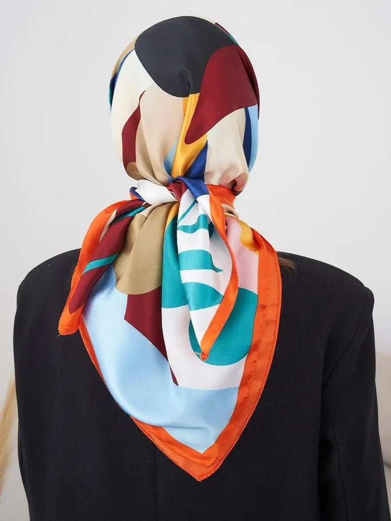 Foulard carré 70x70, soyeux au toucher, imprimé floral multicolore, bordure orange vive, accessoire mode polyvalent, modèle Kalya - Écharpe - Multicolore
