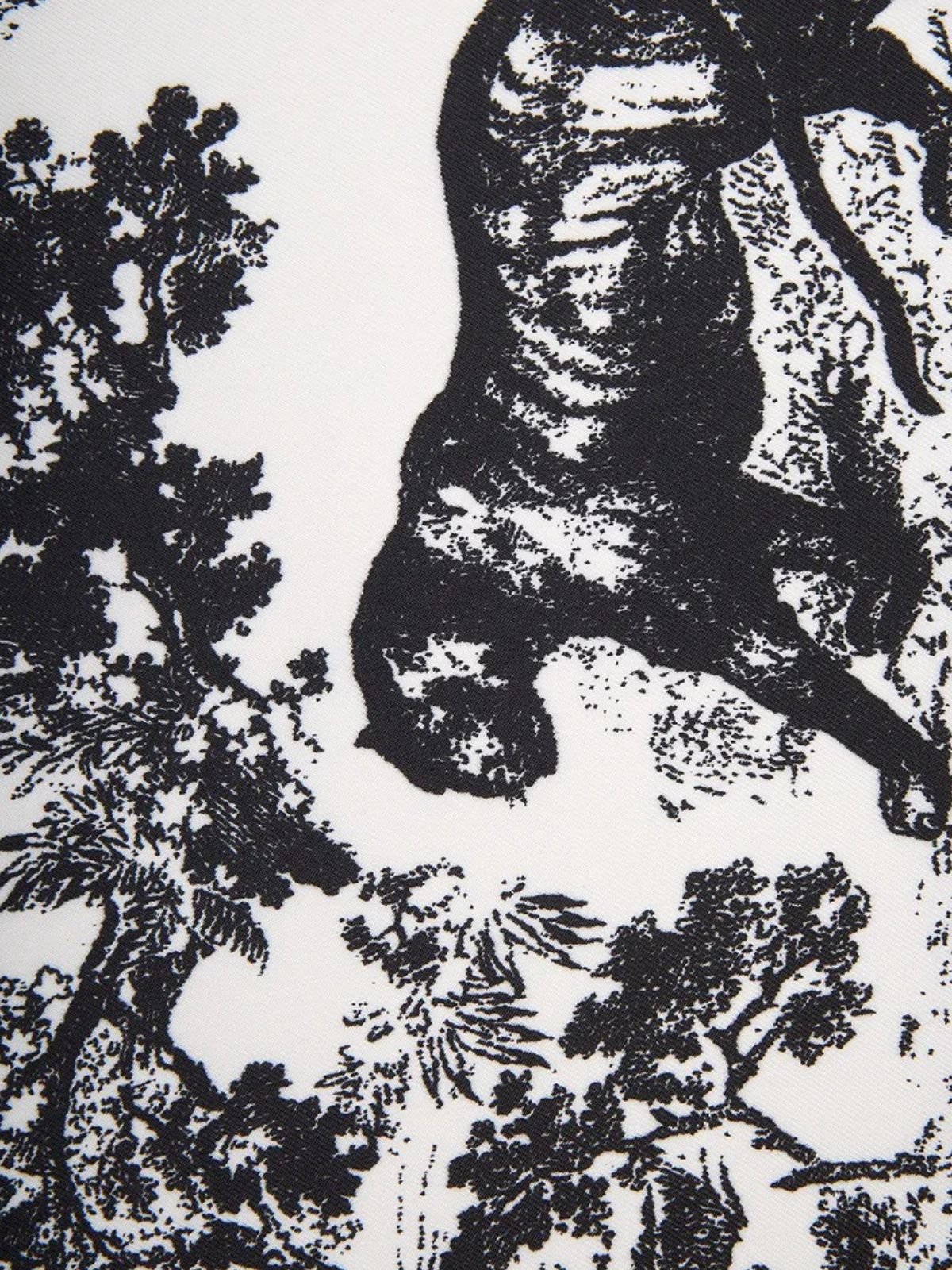 Foulard carré aspect soie noir et blanc, accessoire femme printemps été, pour tête ou cou, style chic et graphique, imprimé forêt baroque, grand format léger, modèle Christina - Écharpe - Blanc