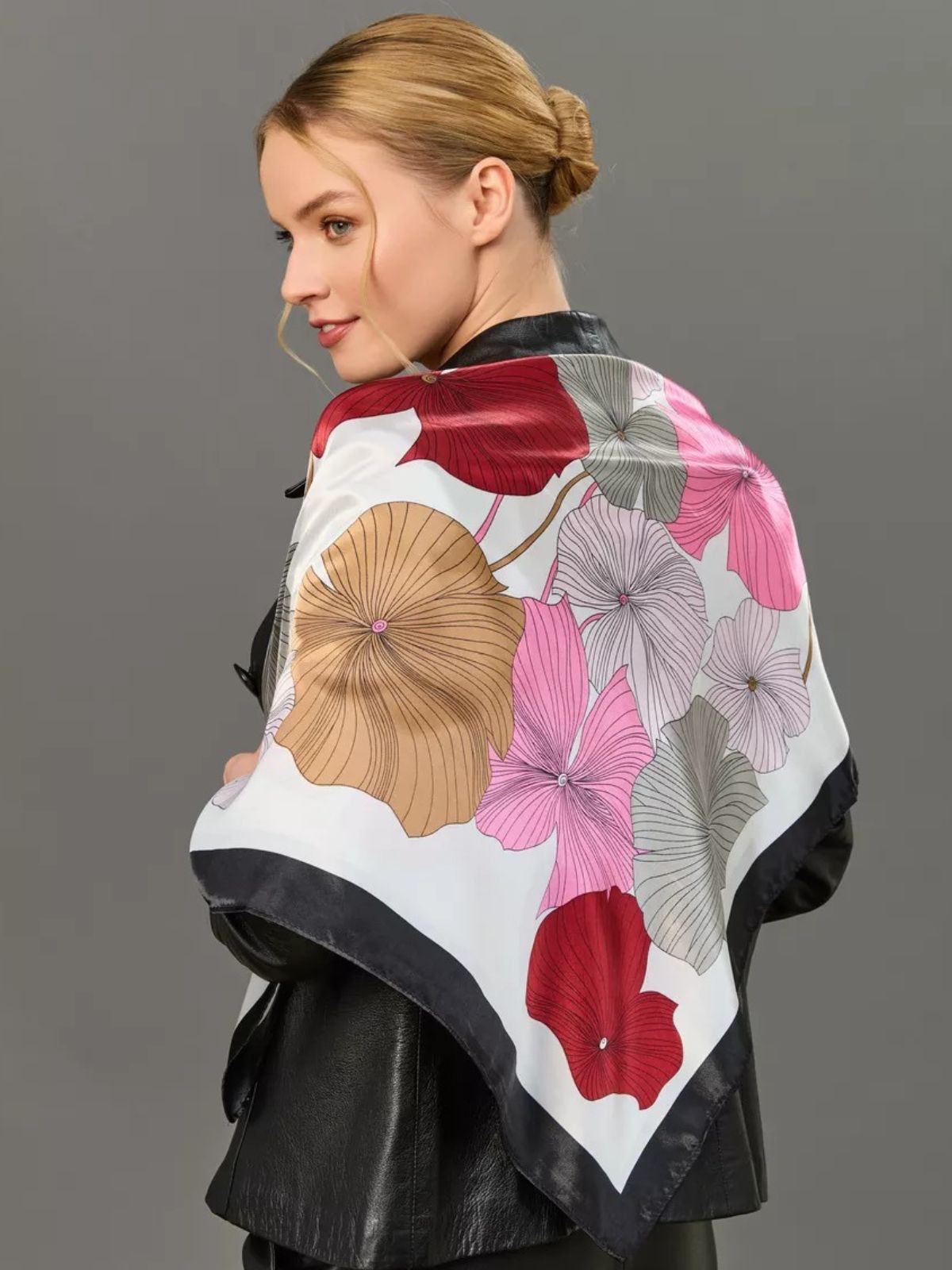 Foulard carré effet satiné, imprimé floral, grand format, multiusage, doux et brillant, accessoire cheveux ou cou, modèle Dannah - Écharpe - Blanc