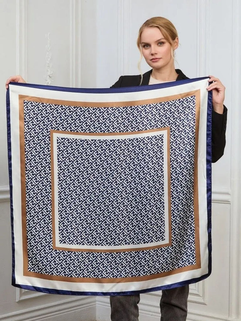 Foulard carré effet satiné, imprimé géométrique bleu blanc beige, 90x90 cm, foulard cheveux, écharpe cou, bandeau, accessoire mode femme, modèle Emerlinda - Écharpe - Bleu