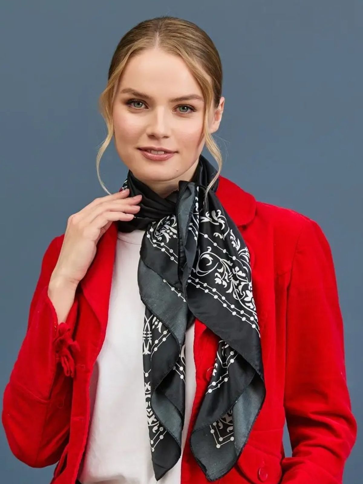 Foulard carré effet satiné noir imprimé blanc, soyeux cheveux et cou, accessoire féminin chic, multiposition, bandana léger pour toute saison modèle Yolane - Écharpe - Noir