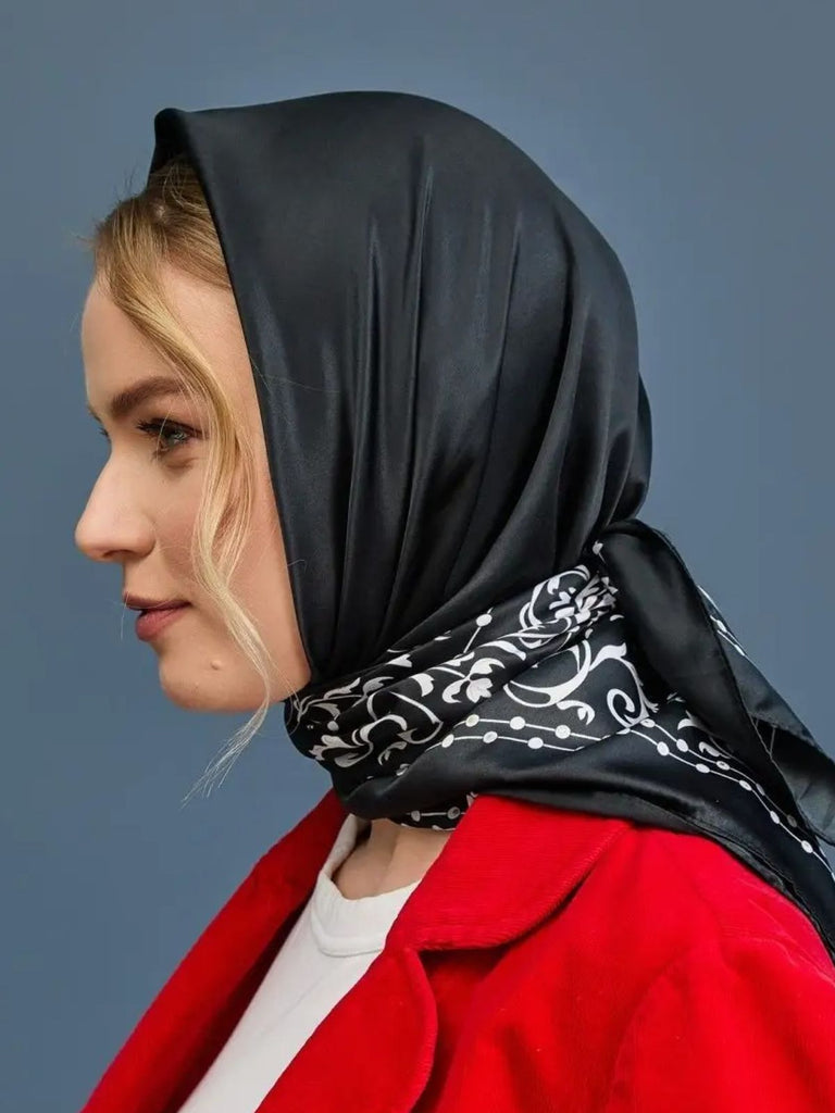 Foulard carré effet satiné noir imprimé blanc, soyeux cheveux et cou, accessoire féminin chic, multiposition, bandana léger pour toute saison modèle Yolane - Écharpe - Noir