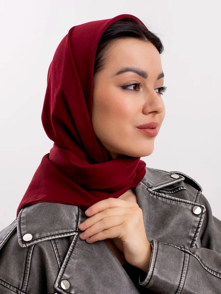 Foulard carré femme 95x95cm, soie imitation douce, coloris unis variés, accessoire polyvalent, léger printemps été, modèle Lala - Écharpe - Bordeaux