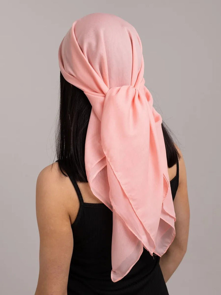 Foulard carré femme 95x95cm, soie imitation douce, coloris unis variés, accessoire polyvalent, léger printemps été, modèle Lala - Écharpe - Rose