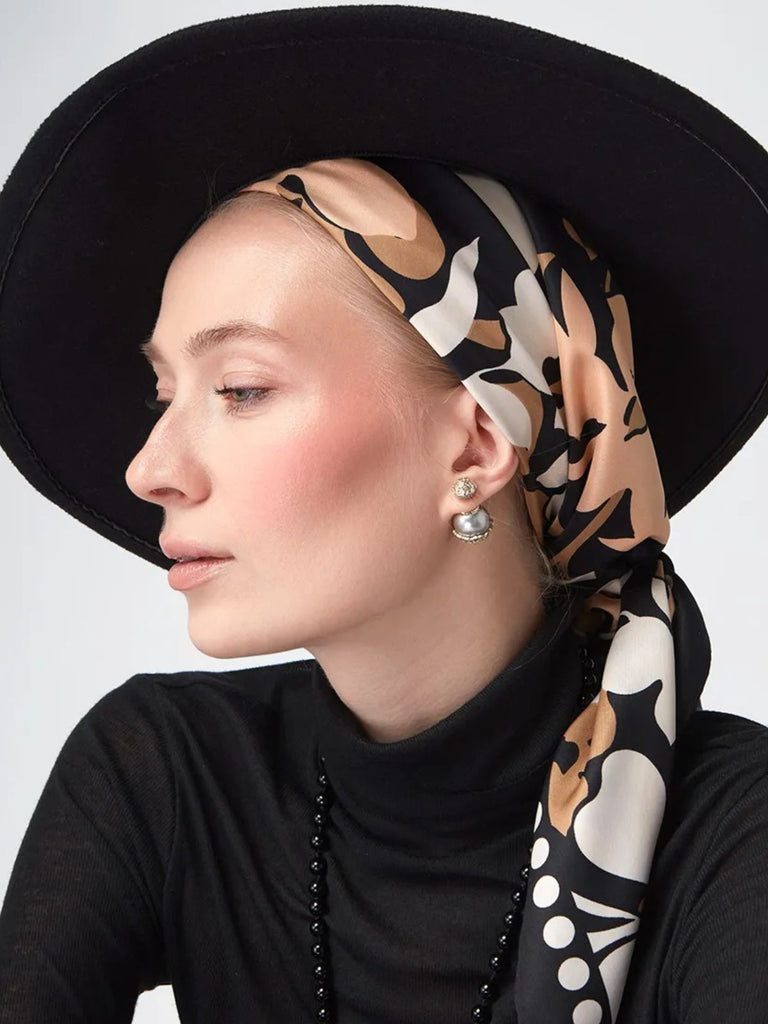 Foulard carré femme, aspect soie légère, motif floral, tons beige et noir, accessoire cheveux, châle printemps été, foulard tête élégant modèle Francesca - Écharpe - Multicolore