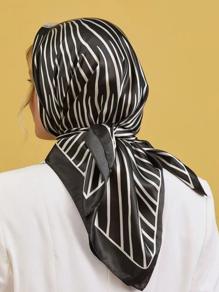 Foulard carré femme effet satiné noir blanc, foulard imprimé graphique chic, accessoire cheveux ou cou, foulard 90x90 cm en soie synthétique, foulard carré polyvalent, modèle Davinah - Écharpe - Noir