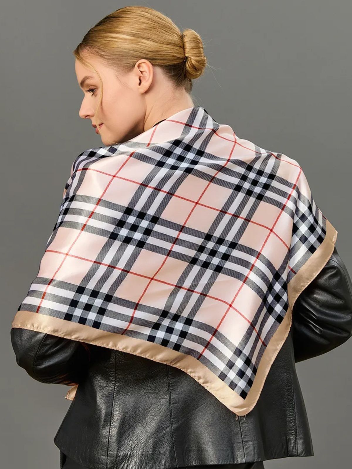 Foulard carré femme, effet satiné soyeux, imprimé tartan, 90x90 cm, accessoire multi - usage, foulard cheveux, châle léger modèle Yvanah - Écharpe - Beige