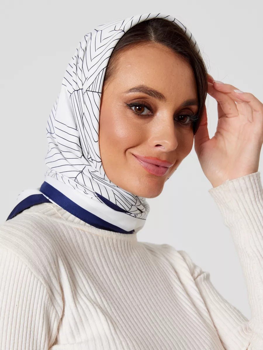 Foulard carré femme, soie synthétique douce, imprimé géométrique moderne, grande écharpe 90x90 cm, accessoires tête et cou, style chic urbain, modèle Albane - Écharpe - Blanc