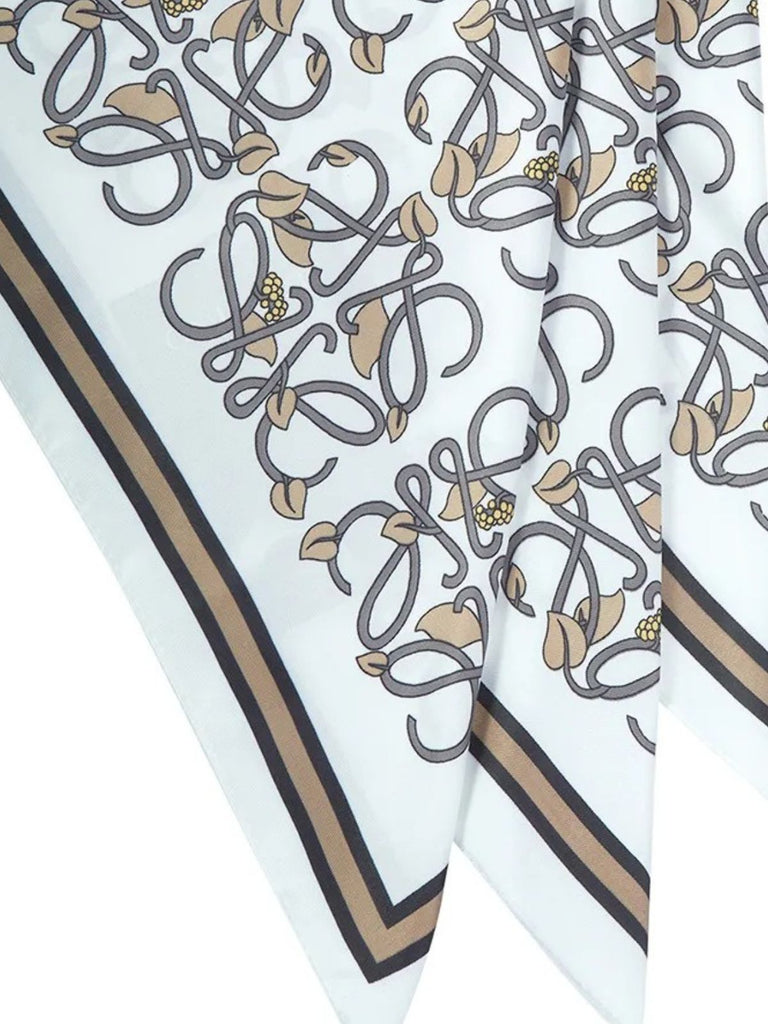 Foulard carré soyeux femme, motif graphique beige et noir, accessoire cheveux ou cou, multifonction doux et fluide, carré 90x90cm pour tenues chic, modèle Lorane - Écharpe - Beige