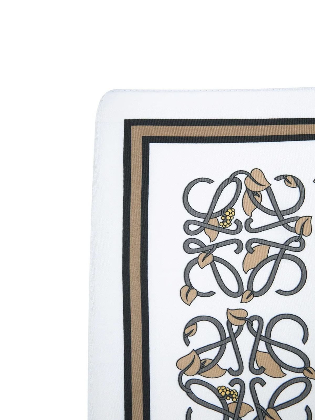 Foulard carré soyeux femme, motif graphique beige et noir, accessoire cheveux ou cou, multifonction doux et fluide, carré 90x90cm pour tenues chic, modèle Lorane - Écharpe - Beige