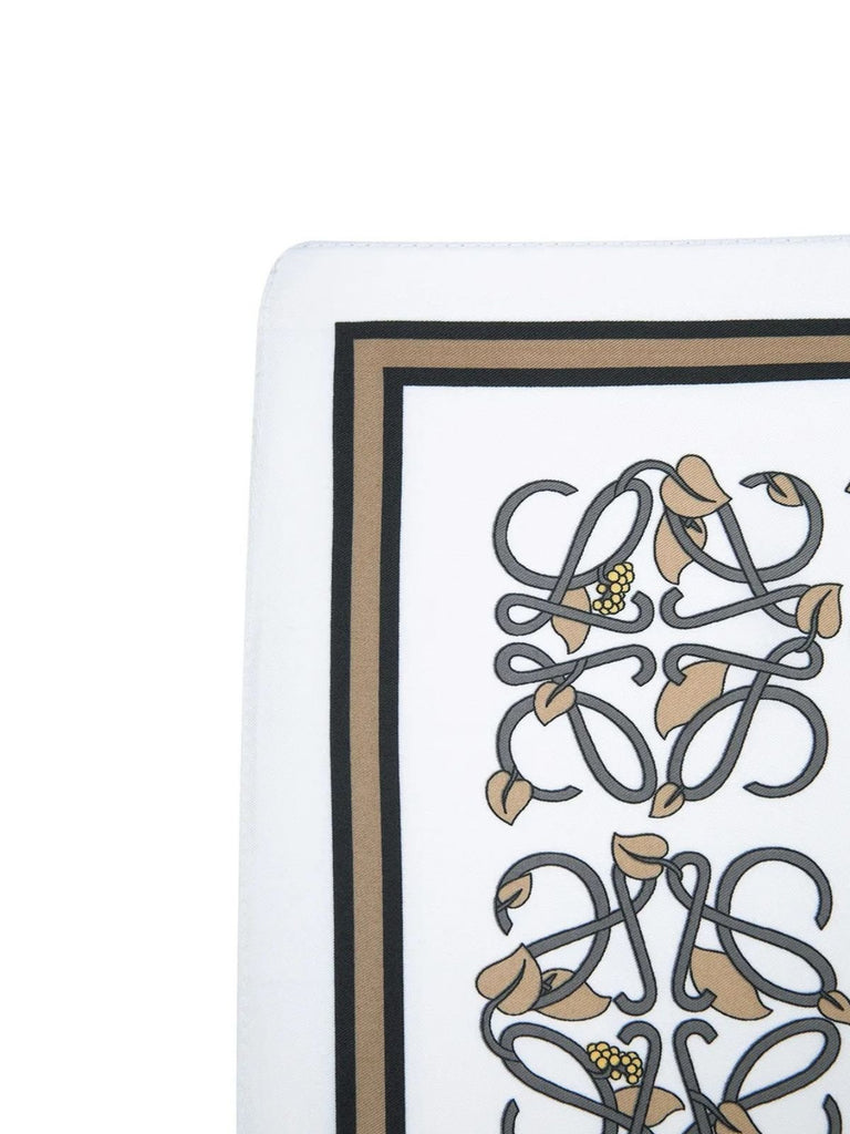 Foulard carré soyeux femme, motif graphique beige et noir, accessoire cheveux ou cou, multifonction doux et fluide, carré 90x90cm pour tenues chic, modèle Lorane - Écharpe - Beige