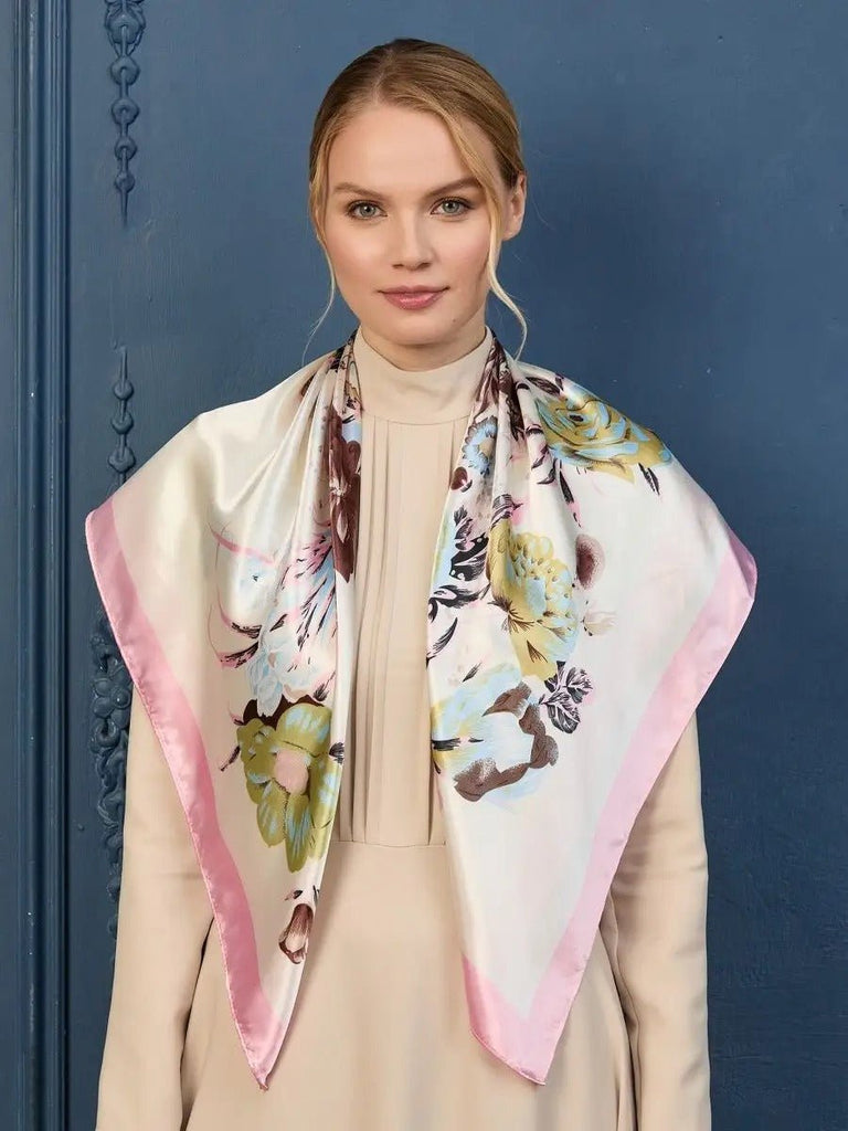 Foulard carré soyeux, imprimé floral multicolore, satin doux 90x90, accessoire féminin chic, écharpe polyvalente printemps été, modèle Tika - Écharpe - Multicolore