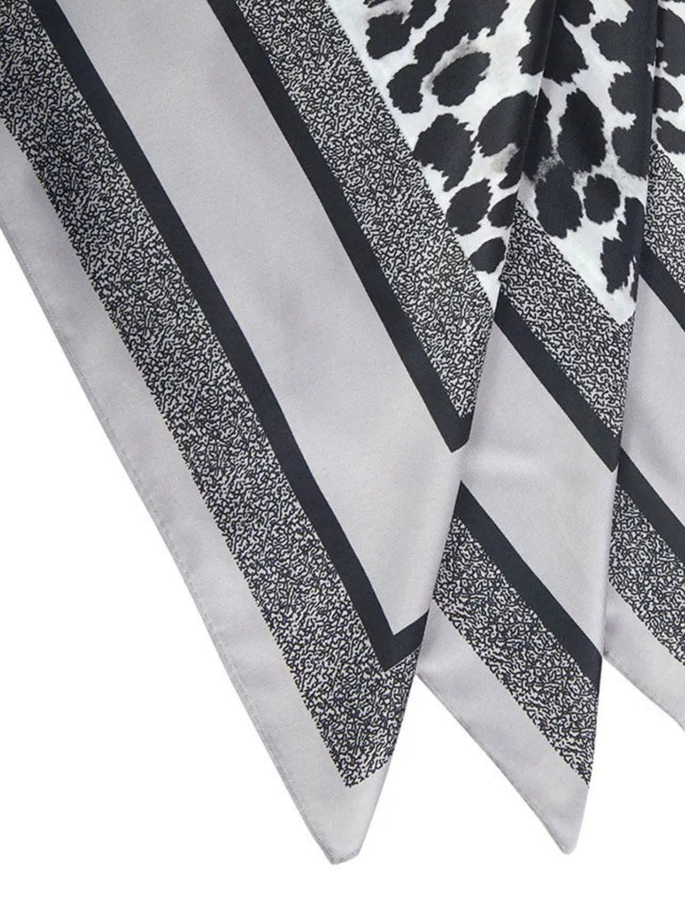 Foulard carré soyeux, imprimé léopard noir et gris, foulard 90x90 cm, accessoire femme printemps été, écharpe légère cou tête épaules, modèle Giselle - Écharpe - Noir
