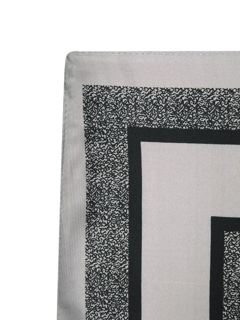 Foulard carré soyeux, imprimé léopard noir et gris, foulard 90x90 cm, accessoire femme printemps été, écharpe légère cou tête épaules, modèle Giselle - Écharpe - Noir