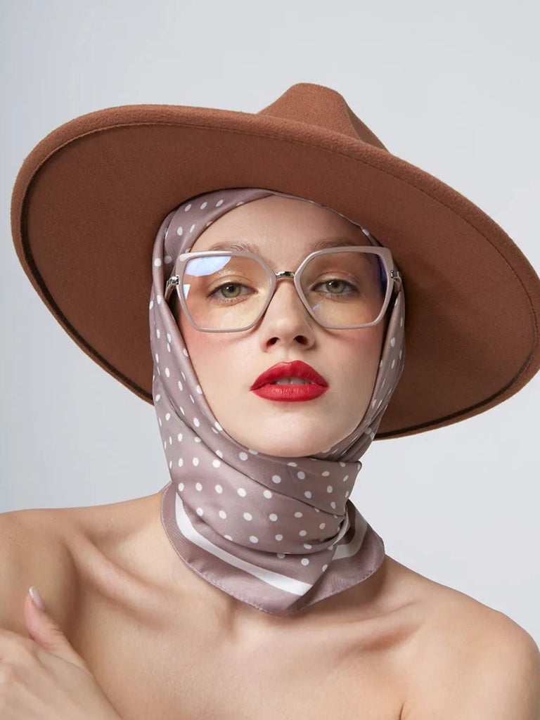 Foulard femme aspect soie, carré à pois, accessoire cheveux noué, châle léger printemps, foulard cou soyeux, modèle Kristina - Écharpe - Beige