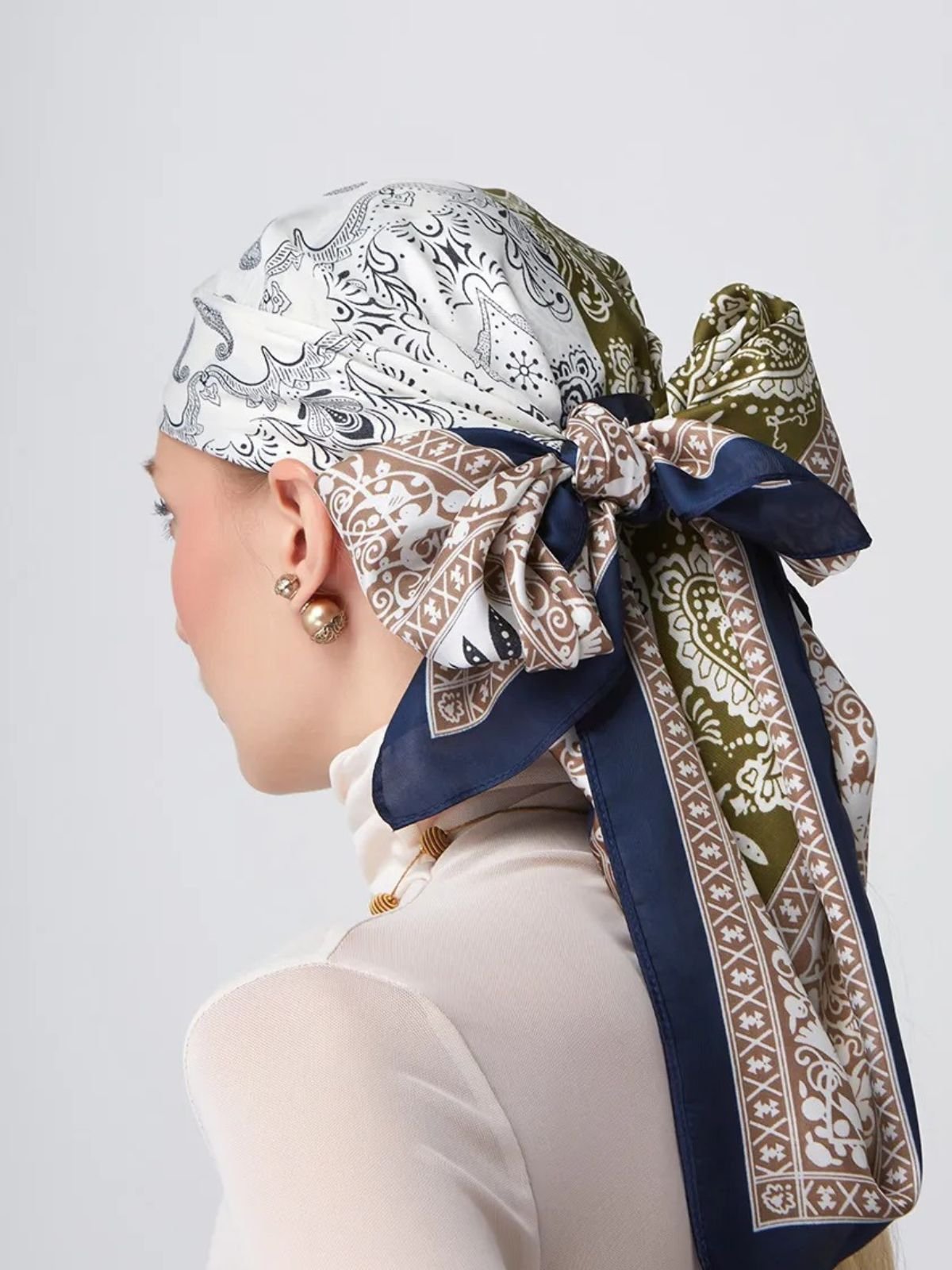 Foulard femme aspect soie viscose, carré 90x90, motif cachemire multicolore, accessoire cheveux, écharpe fine légère, style chic printemps été, cadeau original modèle Clémence - Écharpe - Cachemire
